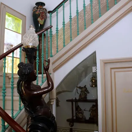 Royal Готель 2*