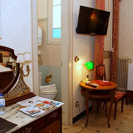 Royal Hotel 2*
