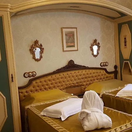 Royal Hotel