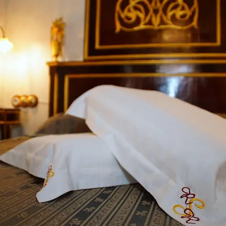 Royal فندق