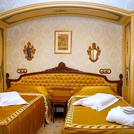 فندق Royal 2*