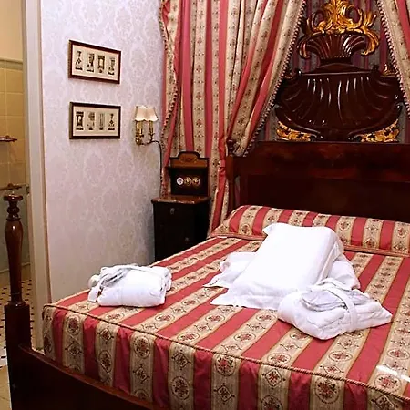 Royal فندق